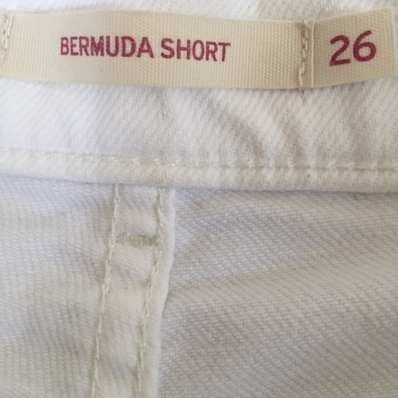 Levis white Jean shorts - Picture 3 of 10